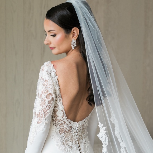 Badgley Mischka wedding gown - Picture 3 of 7